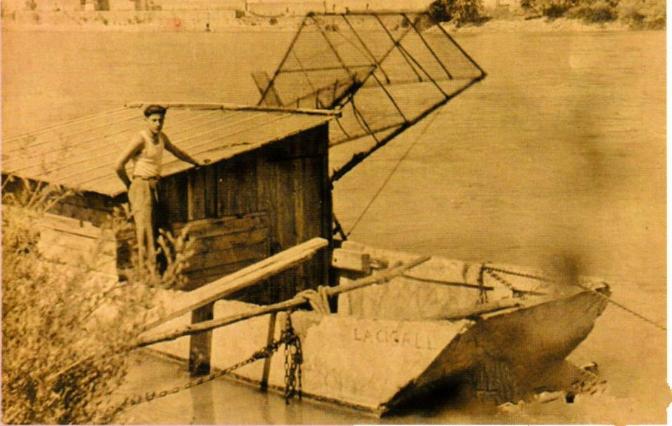 Barque vire-vire  en béton 19ème (Lafarge Ciment)